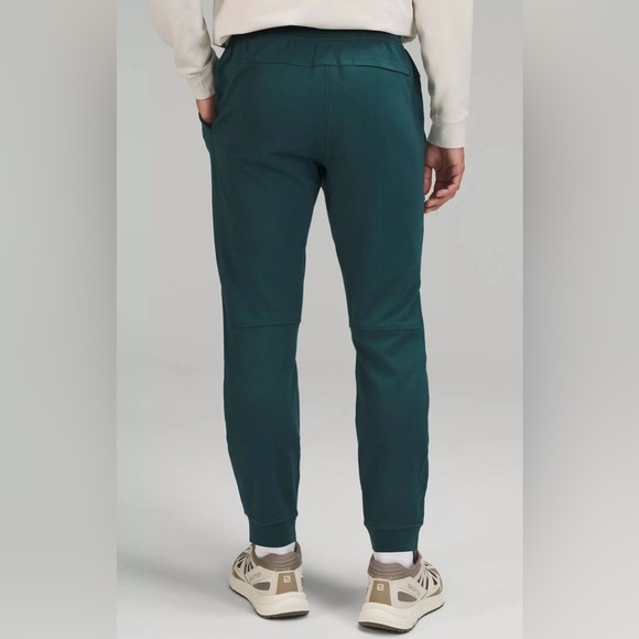 Lululemon men’s City Sweat Jogger in Green Jasper - Picture 2 of 12